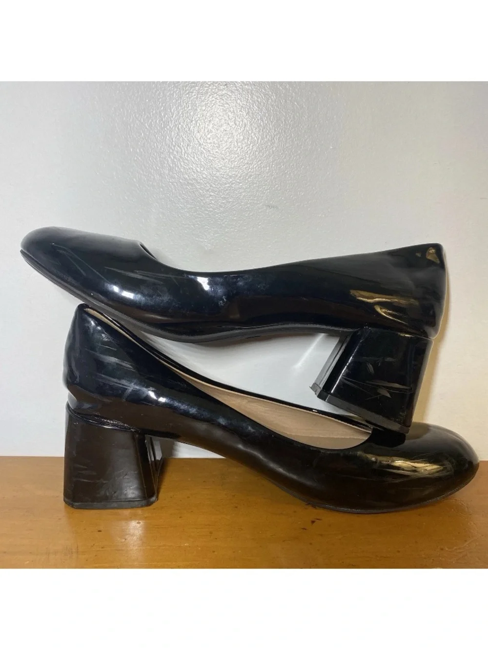 Women’s 8.5 Faux Patent Vegan Leather Pumps Mid Heels Glossy Shiny Black Round